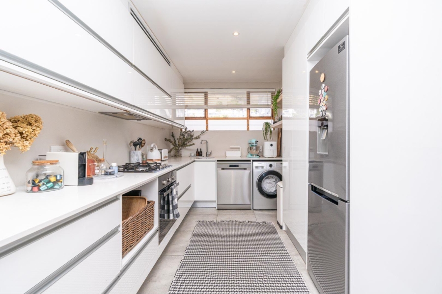 To Let 2 Bedroom Property for Rent in Green Point Western Cape
